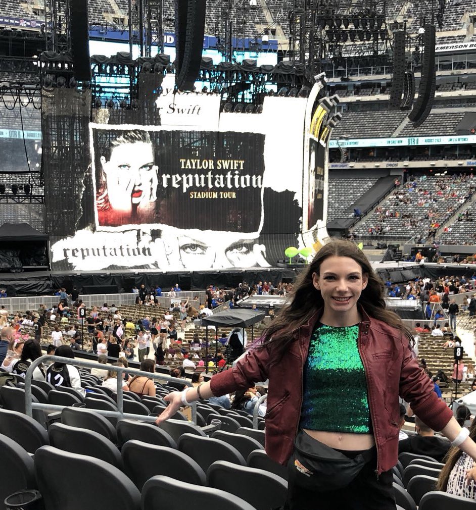 sIeeepyeyes's tweet image. each era brings new adventures but I think for me, reputation has been my fave yet! i was so lucky to attend 4 shows including metlife for my &apos;champagne&apos; bday &amp;amp; a rain show🥰 

immaculate merch, I finally met so many moots &amp;amp; the boost system was *chef&apos;s kiss*🤌🏻🖤 #storiesforswift