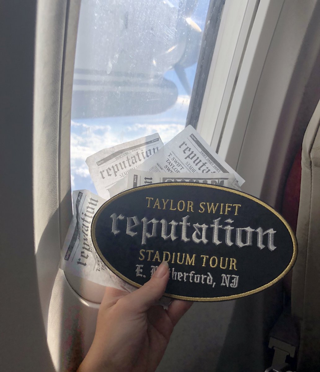 sIeeepyeyes's tweet image. each era brings new adventures but I think for me, reputation has been my fave yet! i was so lucky to attend 4 shows including metlife for my &apos;champagne&apos; bday &amp;amp; a rain show🥰 

immaculate merch, I finally met so many moots &amp;amp; the boost system was *chef&apos;s kiss*🤌🏻🖤 #storiesforswift