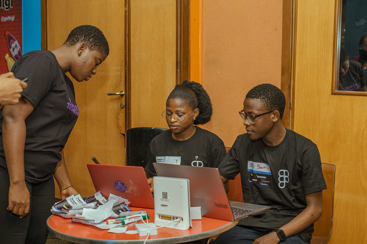 Veeyninetynine's tweet photo. This is #Designersconnect!!!
Was so awesome to have amazing people in one room, likes of @bella_mfonobong @drumzminister @Felix_Eny @jonasbryan_ and lots more...
All thanks to @fof_uyo
#fofuyo #fofafrica #FriendsOfFigma #DesignersConnect https://t.co/xJzBI0Ok1T