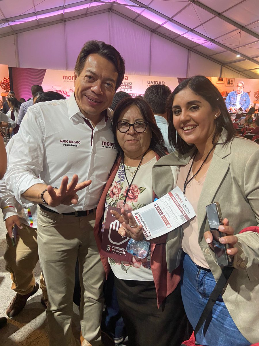 gloria_miramon's tweet photo. ✅Que gusto encontrarme con mi amigo @mario_delgado, Presidente del Comité Ejecutivo Nacional de #MORENA, siempre atento a quienes formamos parte de este movimiento y nuestro digno representante que dará continuidad para el 2023 y 2024 a la #4taTransformacion.👏 https://t.co/3jv123QjOr