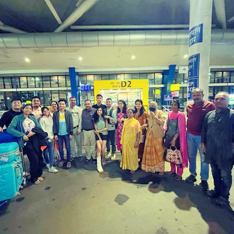 vivekyadav0123's tweet photo. चिरंजीव #ठाकुर_शंशाक_सिंह जी,इंजीनियरिंग के सहपाठी@RKSinghpuneके सुपुत्र #Higher_Studies के लिए #QueenMaryUniversityLondon @QMULरवाना,ढेरों शुभकामनाएं। 
@HCI_London 
@UKinIndia 
@ukhomeoffice 
@GOVUK  
@FCDOGovUK  
@DrSJaishankar
@10DowningStreet 
@QMUL 
@OIA_MEA 
@MayorofLondon https://t.co/f4yTyA4UOX