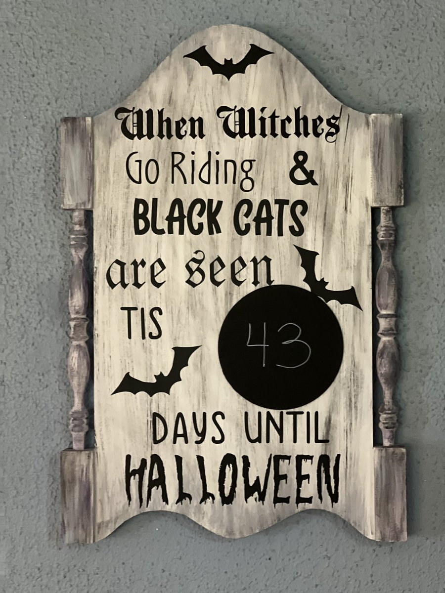 My countdown to Halloween sign is finished 🖤✨🧁 
#ShesCrafty