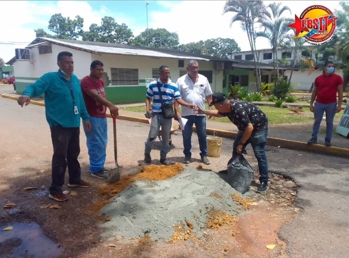 #18Sep En conjunto con la Secretaria de gobierno de Desarrollo Social, Compresión Gas, dirección del HUMNT y trabajadores de PDVSA Morichal continuamos apoyando la recuperación de este centro de salud, en esta oportunidad se avanzó con el bacheo en la entrada del Hospital.