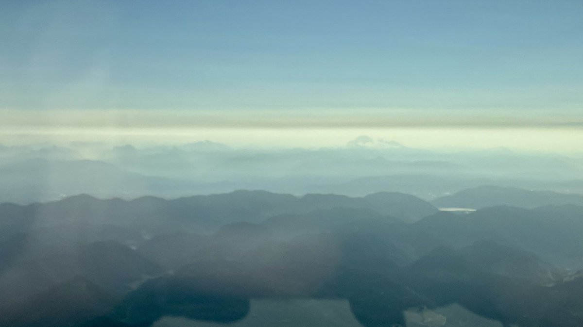RyanVoutilainen's tweet photo. Soo much #BCsmoke — #MtBaker is in that murk somewhere. View from #AC847 at 1205p PT

@RandySmall @wheeler244 

#ShareYourWeather #BCwildfires #Smoke #ForestFires https://t.co/3MgjJonXPf
