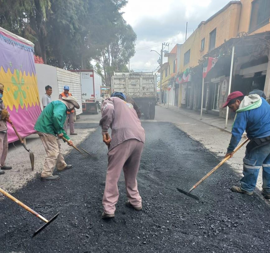 MetepecGobierno's tweet photo. ¡¡162 calles atendidas con bacheo menor!!
@ObrasPublicas22 va de la mano de los #CiudadanosGobernando para llegar a más calles de #Metepec.
#JuntosJalamosMejor
#CiudadanosGobernando https://t.co/QkFkZYFP87