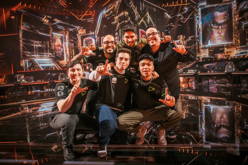 Gpeixotin's tweet photo. 💚ANALISE DESSE CAMP 💚

Vou aproveitar o hype que ta tendo agora e postar os dados que eu analisei esse champions todo.
Tivemos o primeiro campeonato internacional com vitória brasileira, mas o jogador mais constante do campeonato foi o FNS, o cara jogou mal em todas as partidas https://t.co/bdvxzTAgpW