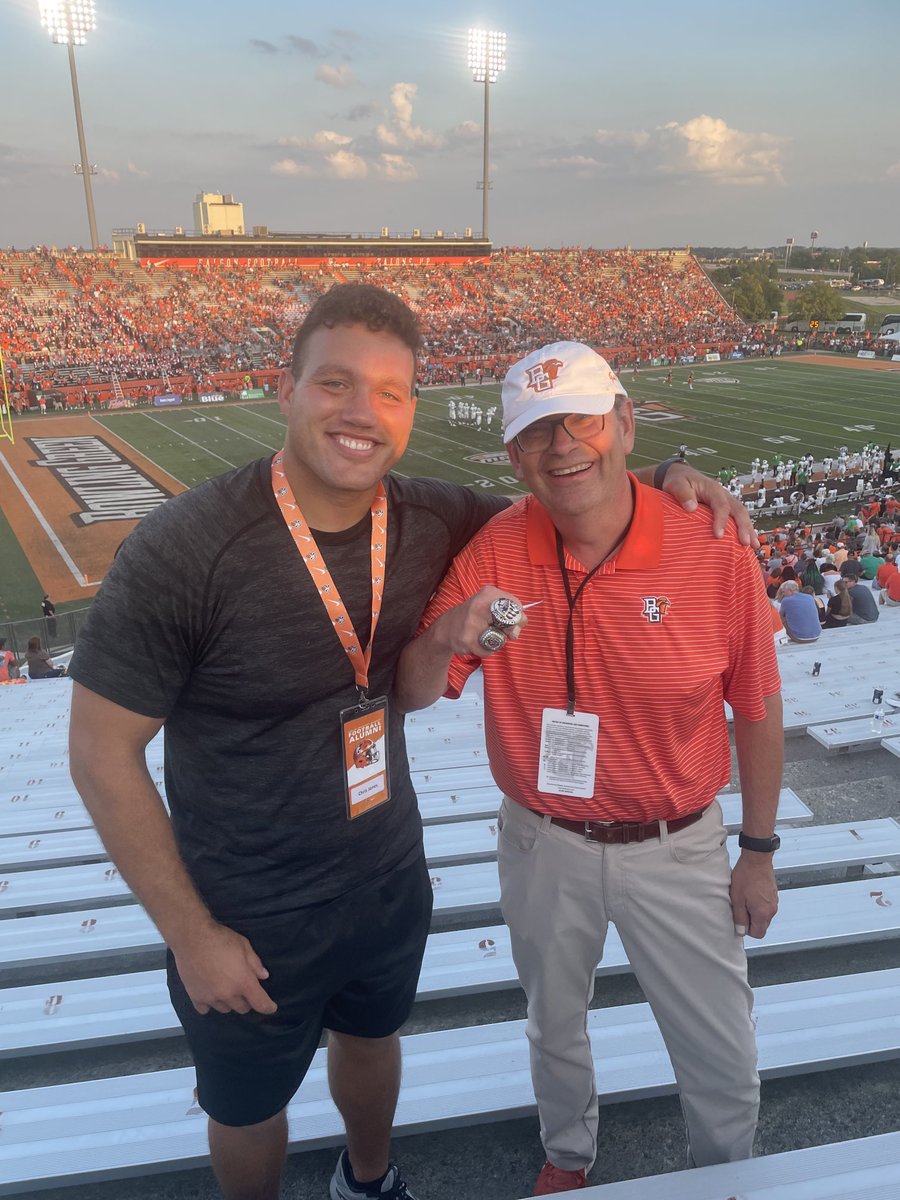 VanFalcon1's tweet photo. Celebration continues @bgsu 100th Homecoming! This young fan got my card for his 2037 BG visit. And I got to wear @FalconAlumni @BG_Football Chris Jones’ Super Bowl ring. #ForAMinute #StillRecruiting #WeWon https://t.co/yO44w3Y5vE