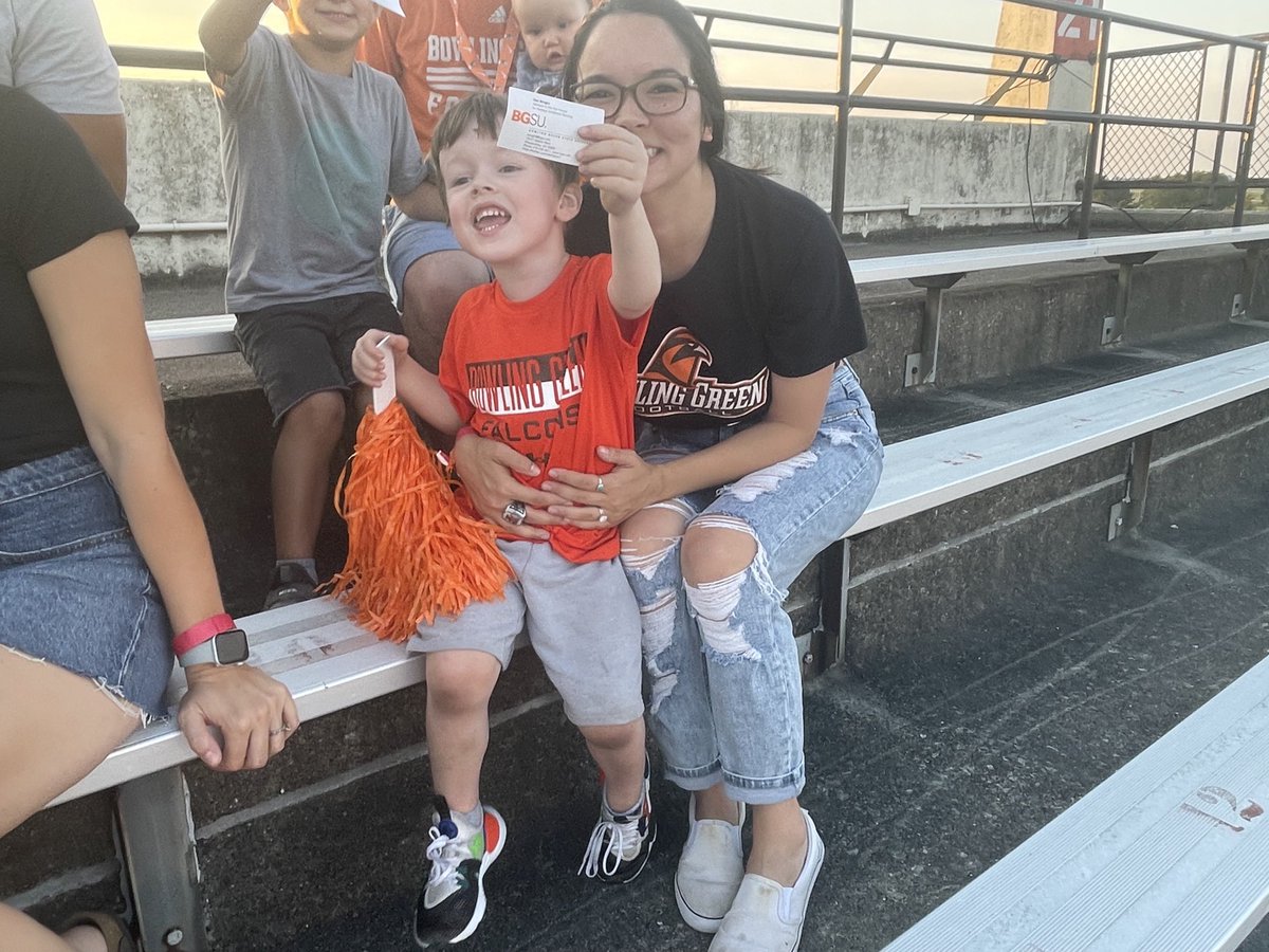 VanFalcon1's tweet photo. Celebration continues @bgsu 100th Homecoming! This young fan got my card for his 2037 BG visit. And I got to wear @FalconAlumni @BG_Football Chris Jones’ Super Bowl ring. #ForAMinute #StillRecruiting #WeWon https://t.co/yO44w3Y5vE