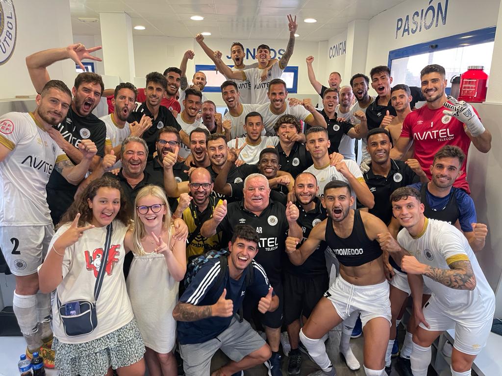 ⚪ ¡VAMOS VÉLEZ! 🔵 La primera victoria de la temporada ya suma en nuestro haber. A seguir trabajando para que sea la primera de muchas en este ilusionante y apasionante año de nuestro centenario. ¡Juntos somos más fuertes!

#VelezCF 1️⃣▪️0️⃣ #UCAMMurcia

#100AñosJuntos
💙🤍💛🤍💙