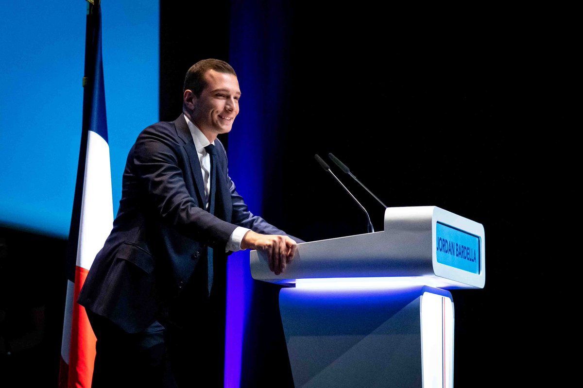 YoannGillet30's tweet photo. Le discours de @MLP_officiel a clôturé nos journées parlementaires au Cap d’#Agde.
« Nous allons faire renaître l’envie, pour tout le pays, de se rassembler, de proposer, d’agir, et ainsi faire renouer la France avec un grand destin national. »
#MarineAgde #RNAgde https://t.co/fkA9ads7VJ