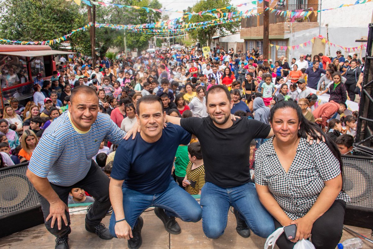 marcerodio's tweet photo. 🎉 Disfrutamos de un increíble festejo por el #DíaDeLasInfancias organizado por el centro vecinal de B° Cerro Norte - Argüello. 👏
Más de 500 personas participaron de esta fiesta llena de sorpresas para los pequeños, que contó con un espectacular show de @jerefijo. https://t.co/23dRvU0dIX