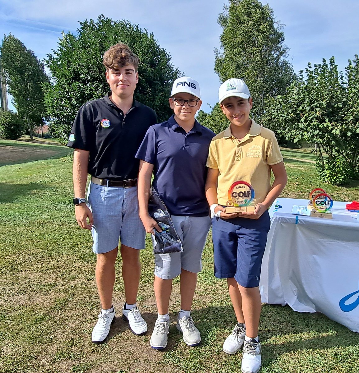 EnriqueGBarredo's tweet photo. Verano GOLFERAS - Torneo LIGAS GOLF Copa CANADÁ parejas - 3º clasificados hándicap con mi amigo Rodrigo ⛳️🏌️♂️
#GOLF #Asturias #Verano #3ªCategoría #DevaGOLF #LigasGOLF @ligasgolf #LigasGOLFAstCan #AsturiasGOLF @uskidsgolf #uskidsgolf #golfers @callawaygolf @underarmour ⛳🏌️ https://t.co/lT1H6t6C2X