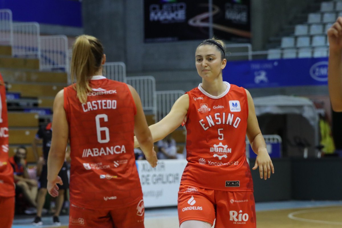 EnsinoLugoCB's tweet photo. Final 3C en el Pazo‼️‼️‼️

🏆 Torneo Xacobeo 21-22

@EnsinoLugoCB        5️⃣7️⃣
@CBBembibrePDM   5️⃣8️⃣

📸Rebeca Fernández @rebeca_1826 

#VamosEnsino @ActitudRio https://t.co/OwrhhyTLYS