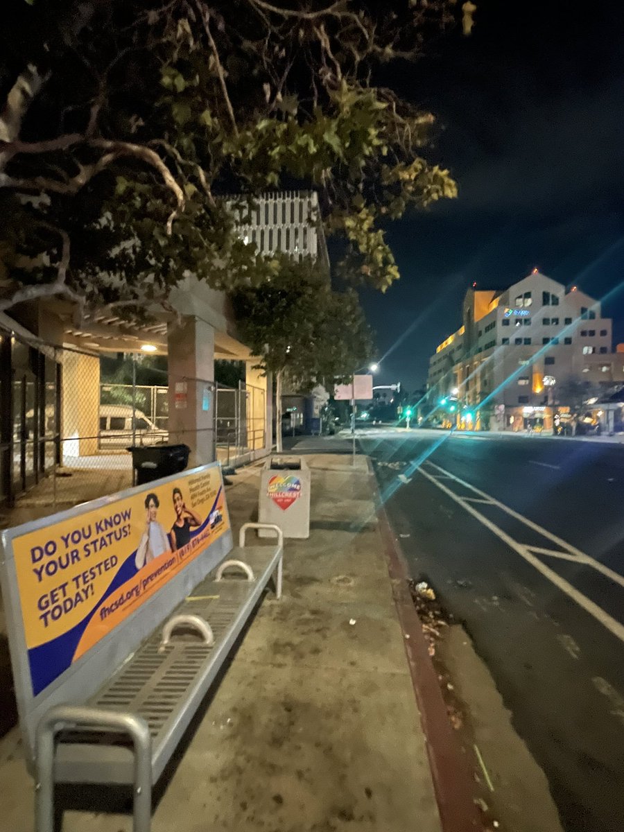 LoriSaldanaSD's tweet photo. #SanDiego #hostiledesigns, transit version:
"Anti-vagrant" benches
Locations: @sdmts bus & trolley stops throughout region
Also: No public restrooms at transit stations/stops https://t.co/R57pLbgDHp