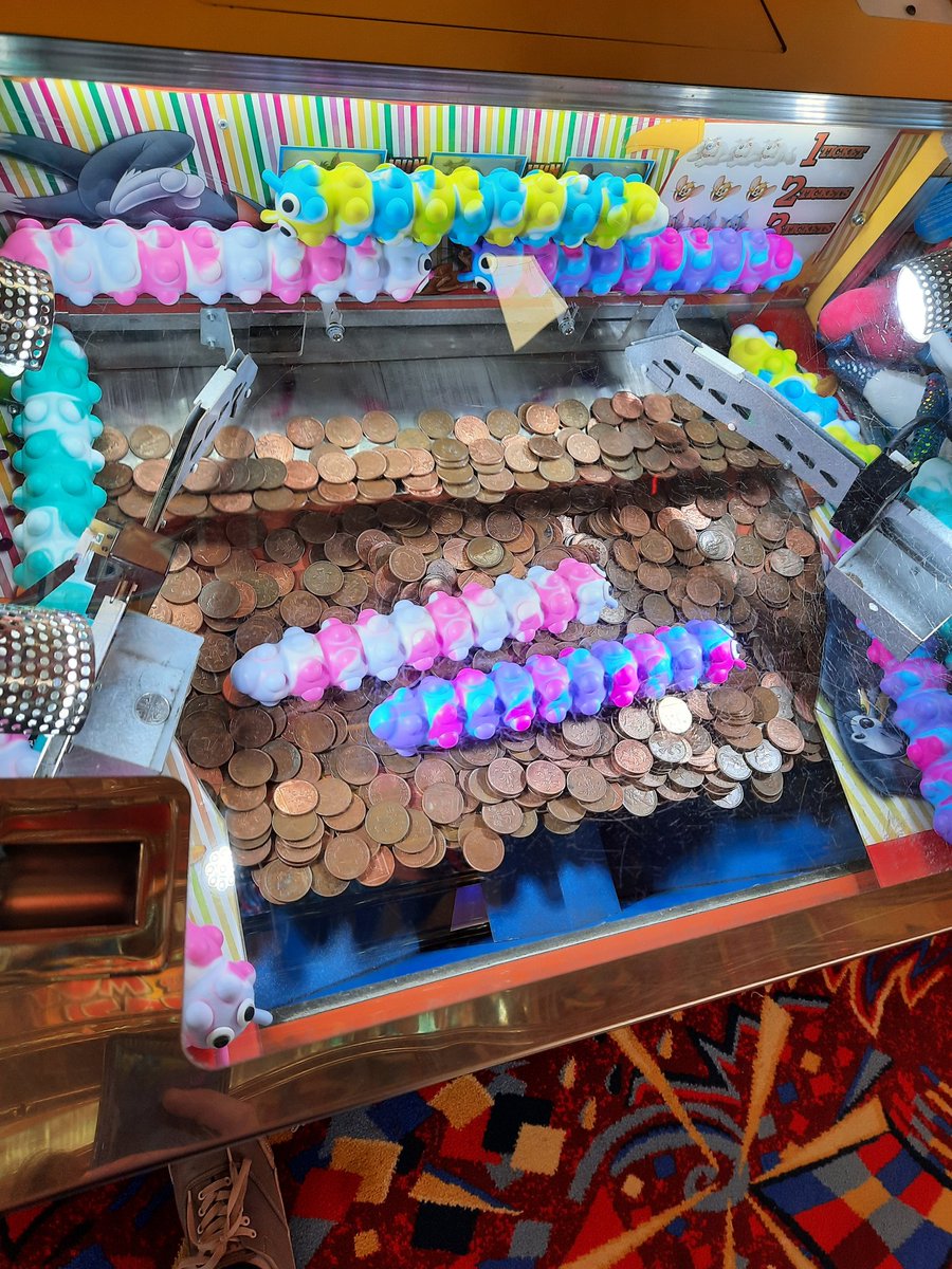 george_joj's tweet photo. They putting some freaky shit in the 2p machines nowadays https://t.co/V0jYBgUbjW
