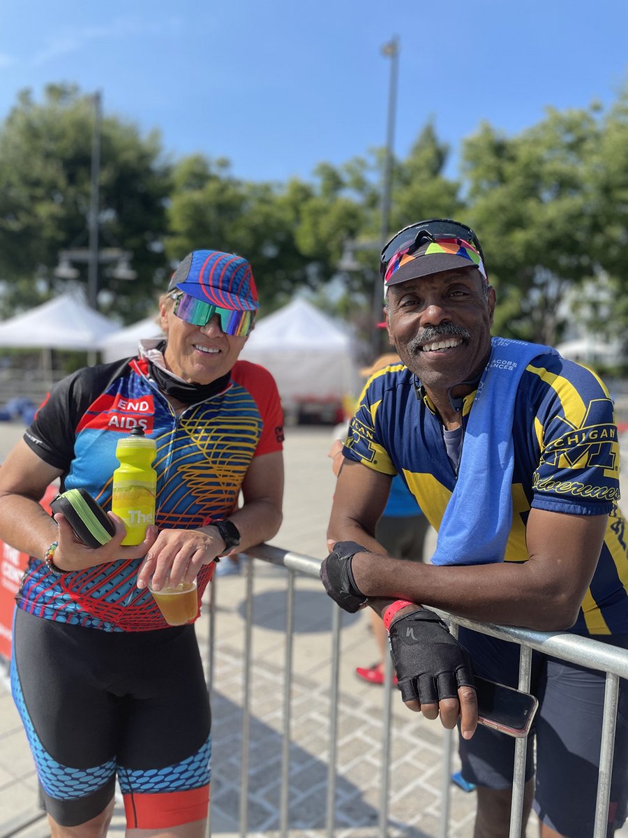 LGBTCenterNYC's tweet image. WELCOME HOME to New York City–Riders and Crew! 🌆 

We are so proud of your hard work and dedication this weekend. 👏 👏 👏 

#WelcomeHome #C4C2022 #CyclefortheCause