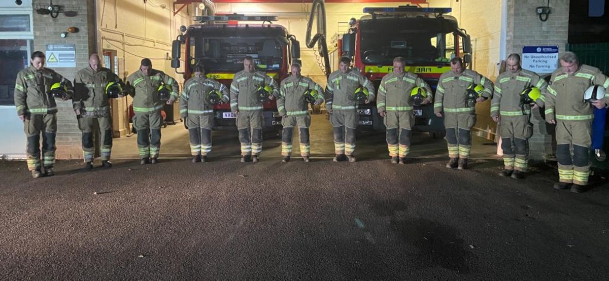 Glosfire's tweet photo. Tewkesbury Community Fire and Rescue Station tonight observing the 1 minute silence in memory of Her Majesty Queen Elizabeth II. https://t.co/XuDqrQFSSO