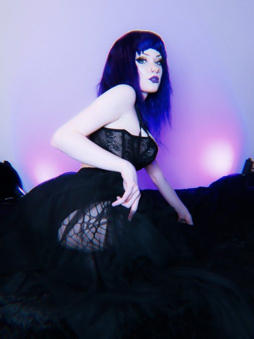 Watch 𝕭𝖚𝖓𝖓𝖎 𝕷𝖞𝖓𝖓's leaked NSFW photo on TwXstars