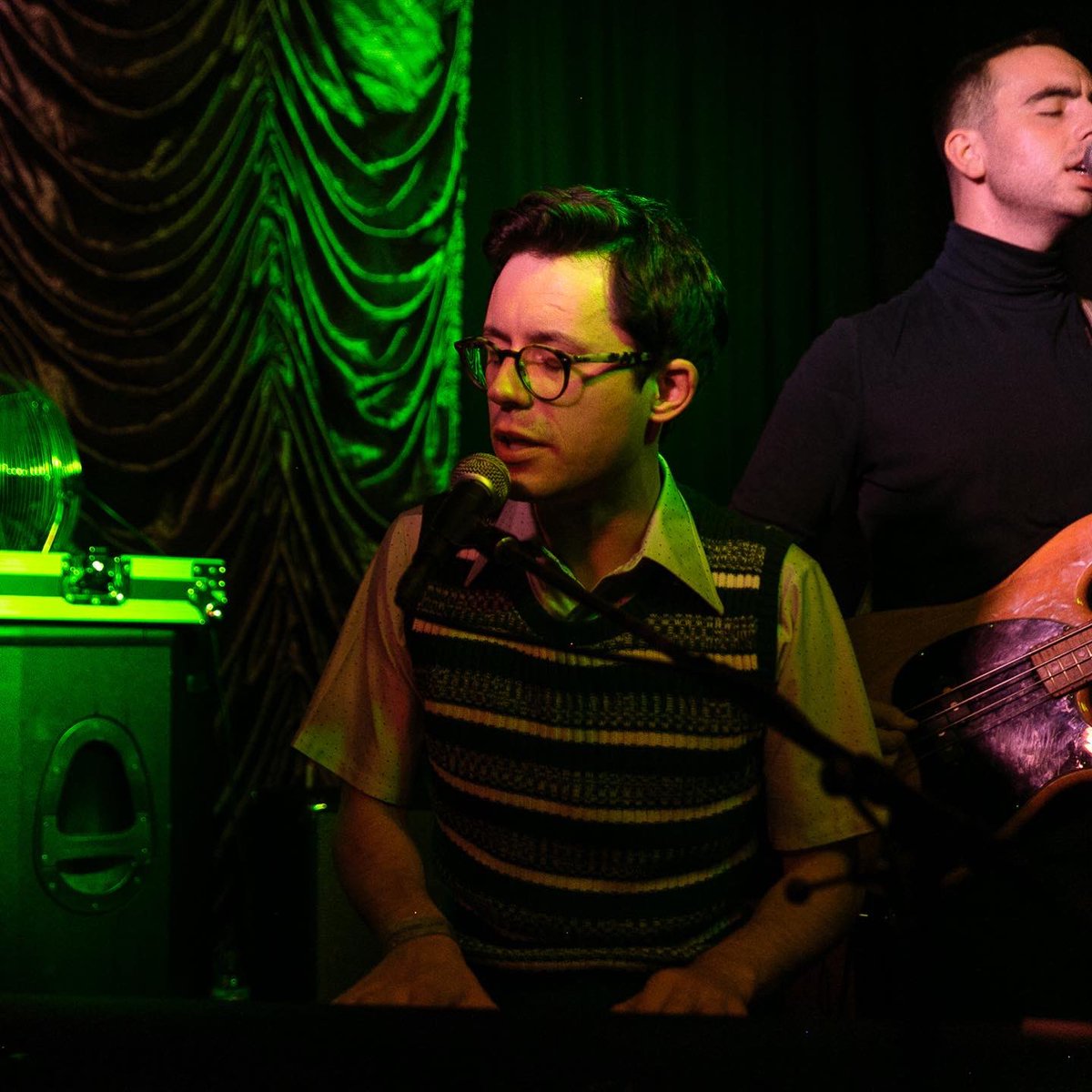 barbaratheband2's tweet image. We SOLD OUT the Albert! 🍓 Amazing, surreal vibes yesterday! We bloomin’ loved it. ❤️❤️❤️❤️ Three dreams achieved in the space of a year. Supporting @divinecomedyhq, selling out a homecoming show, and coming onstage to the ‘Brazil’ theme music! DONE ✅ Fudging hell.