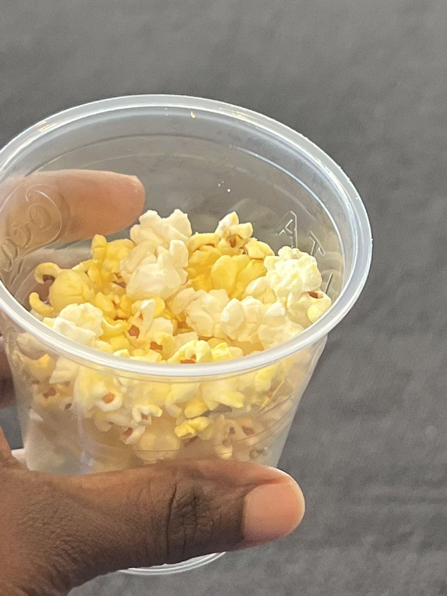 bstillmassage's tweet photo. @Delta Philadelphia nice touch with the fresh popcorn and tea! https://t.co/N9IQhJeijC