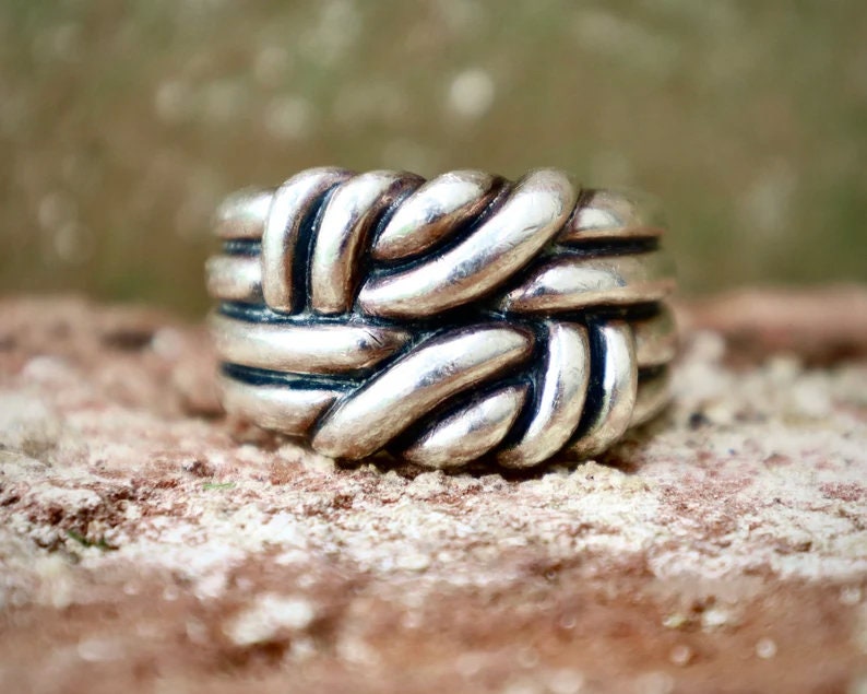 FarRiderWest's tweet photo. Vintage Sterling Silver Celtic Knot Ring https://t.co/plDhazAkyh #infinity #celtic #vintagejewelry #friendshipring #vintagerings #sterlingsilverring #hippiejewelry #spiritualjewelry #spiritualgifts #bohoring #celticjewelry Available at https://t.co/XZg5GLWONS https://t.co/gSoJ6UtP6V