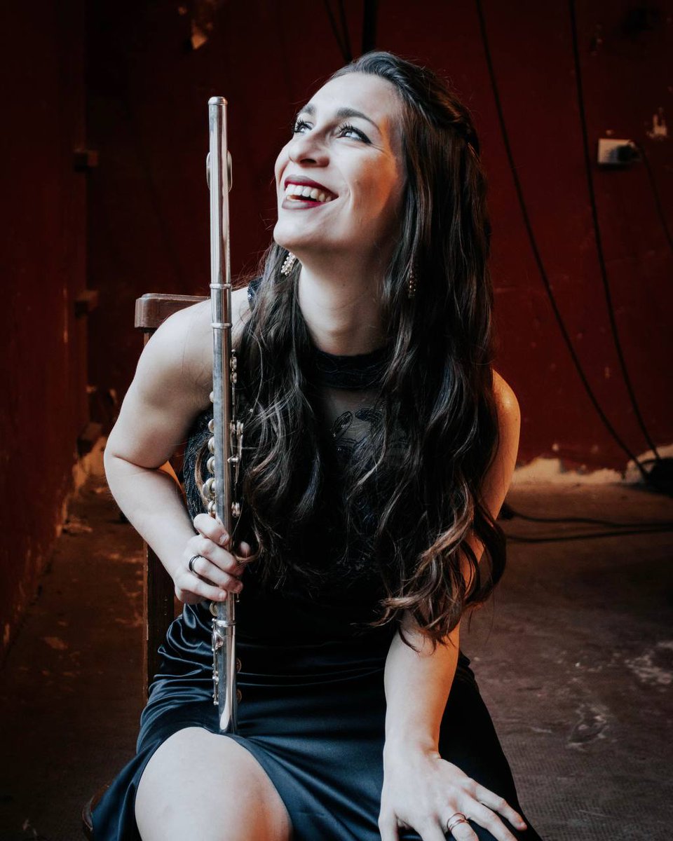 datacultura's tweet photo. Llega la primavera, y con ella, una nueva fecha en El Anfi de Parque Centenario.🎉
La flautista ganadora del Pre Cosquín 2022 se presenta este jueves 22.9, a las 19h.
#DGEART @Musica_BA https://t.co/zzR1CIV1T1