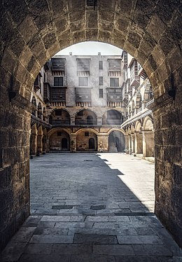 «حارة التمبكشية»أحد أشهر حواري حي الجمالية والقاهرة الفاطمية وتتفرع من شارع المعز التاريخي بحى الجما...