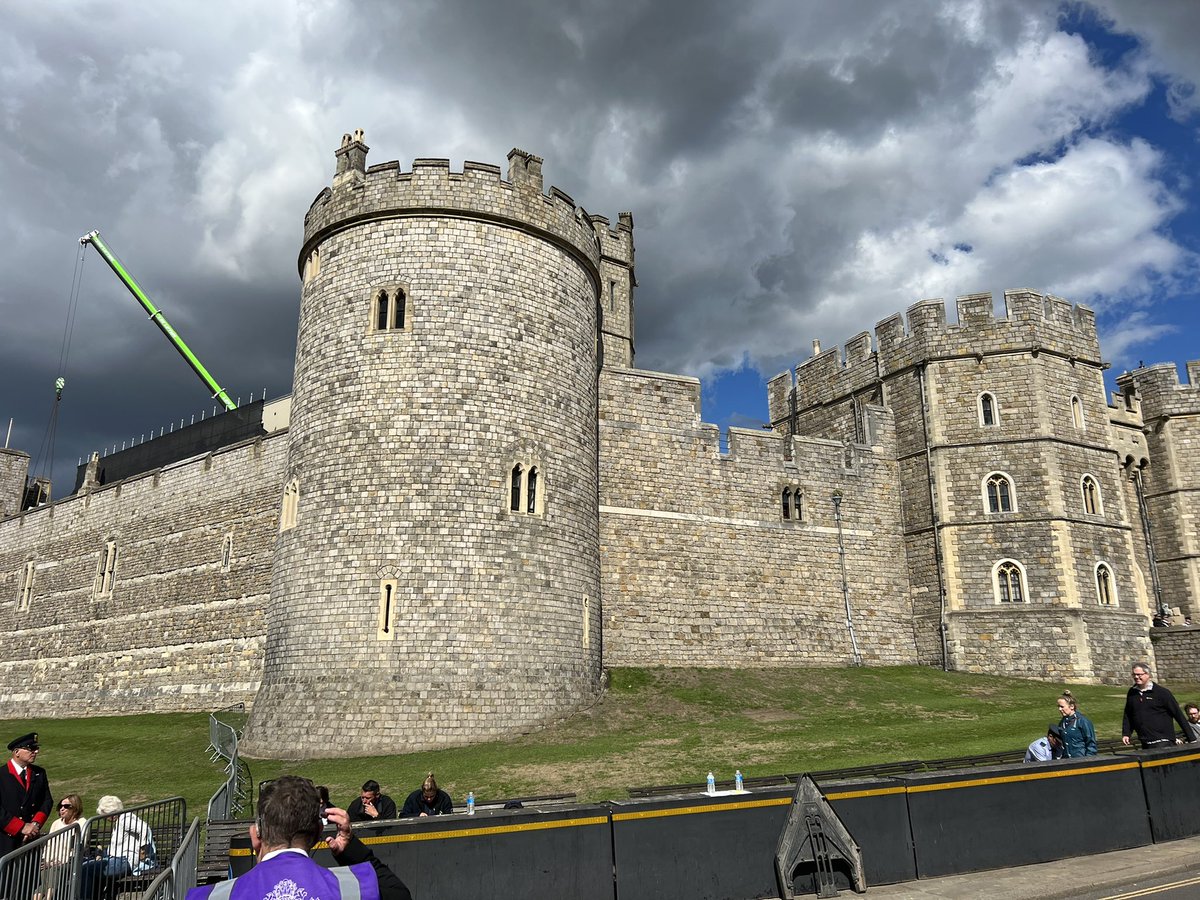 We are live <a href="/washingtonpost/">The Washington Post</a> on Mon starting at 5:30a Eastern, 10:30a London time for the Queen’s state funeral. Join <a href="/libcasey/">Libby Casey</a>, <a href="/jameshohmann/">James Hohmann</a>, <a href="/Rho_Co/">Rhonda Colvin</a>, <a href="/hcjewell/">Hannah Jewell</a> and others. My backdrop is 952 y.o Windsor Castle. WATCH youtube.com/watch?v=nzrK11…