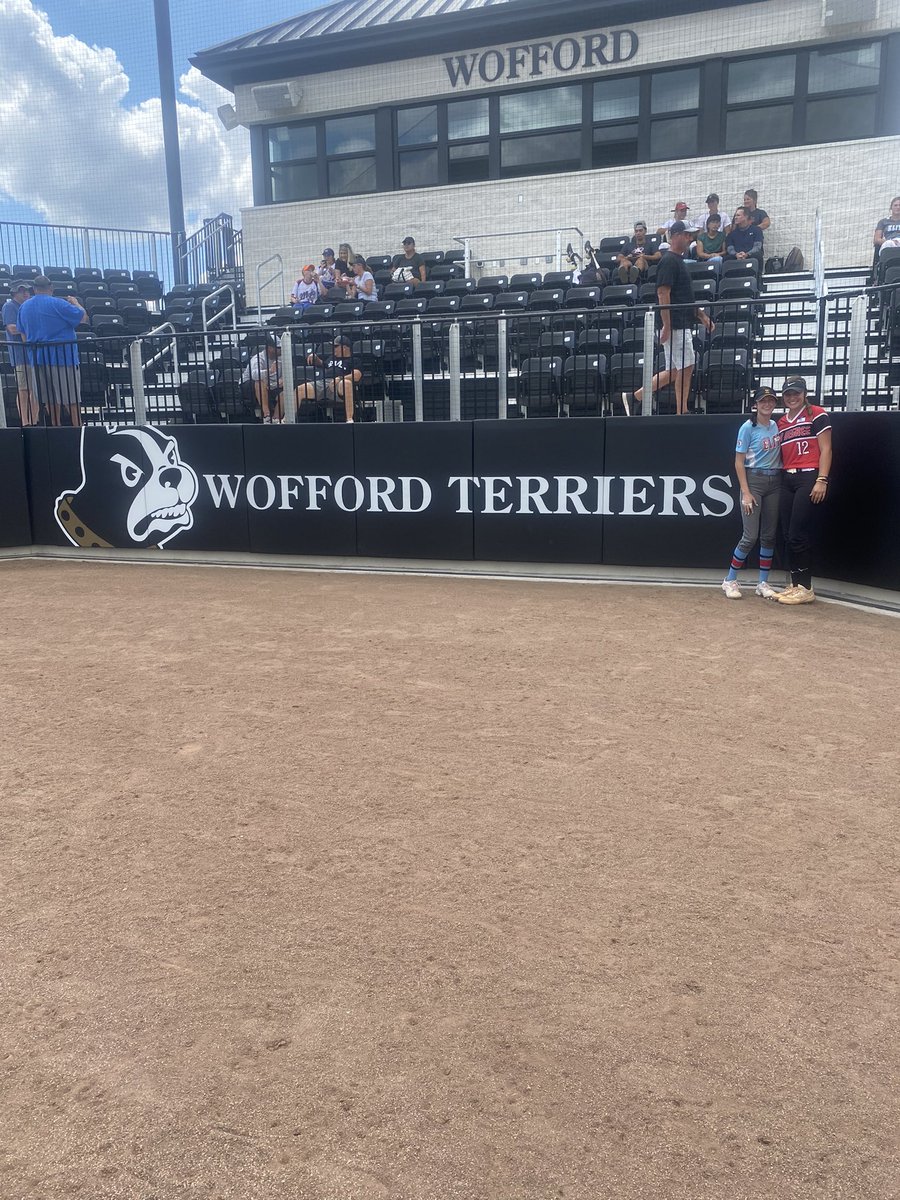 AbbiCampbell6's tweet photo. Had a great day being able to meet some of my future teammates and coaches!! Thank you @CoachCButler and @kara_shutt for such an amazing day!!🖤💛#TDOGS https://t.co/Yesw2D8Txl