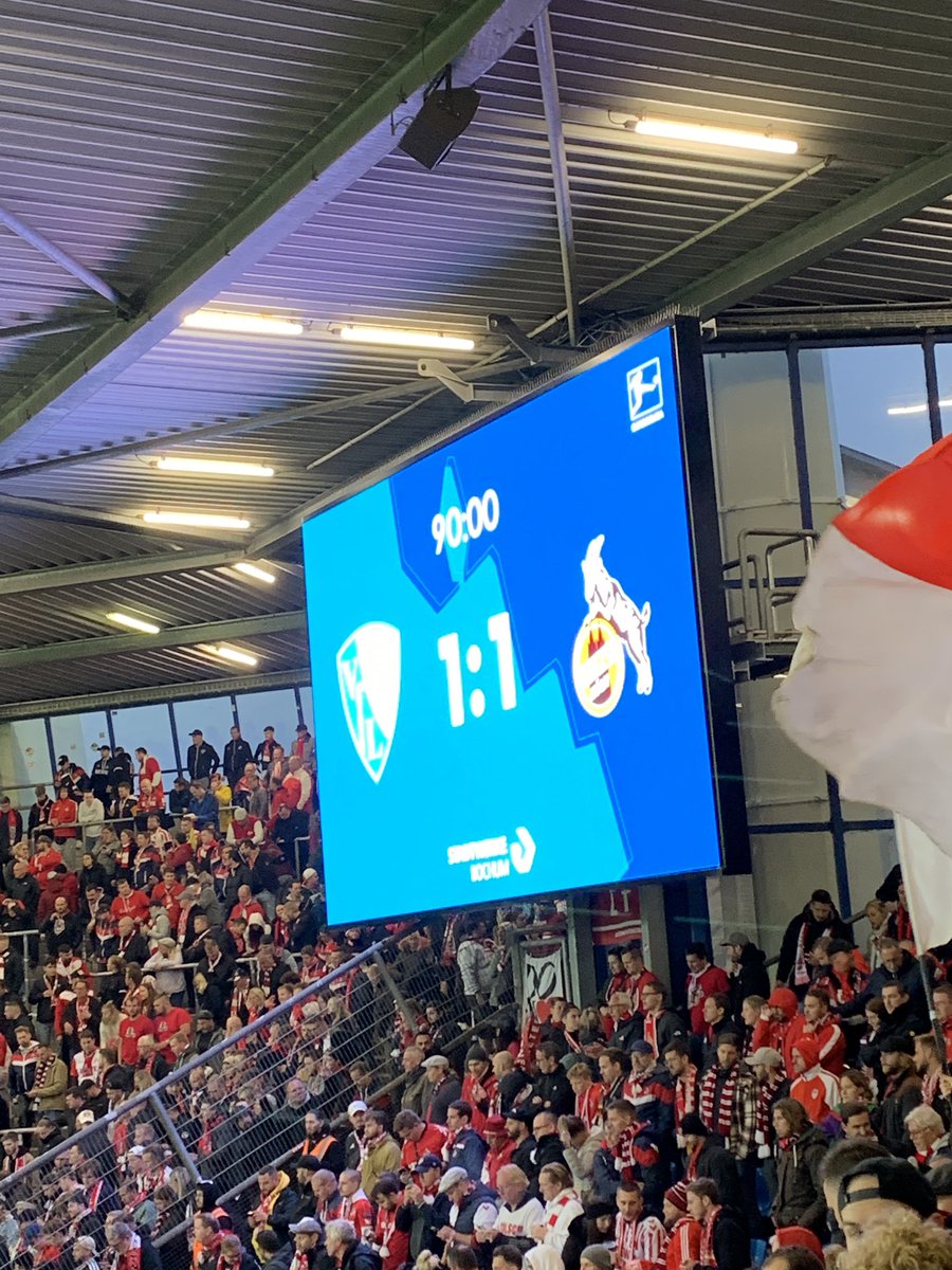 RobinKolf's tweet photo. Als de elf op het veld het niveau van het uitvak hadden gehaald, was het een overwinning geworden. Maar dat deden ze niet, dus moeten we het met een punt doen. #BOCKOE #effzeh https://t.co/xSpIQMsZDC
