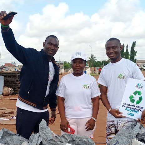 rachadsanoussi's tweet photo. Ici c'est l' #AfterParty. Les d��chets collectés ont été envoyés pour traitement et valorisation afin de leur donner une seconde vie.
@LetsDoItWorld
@EcoJogging

#WorldCleanupDay #LetsDoItWorld #RFAEDD #Nettoyage #Agoe #Togo #TgTwittos https://t.co/vOSW0YpXi0