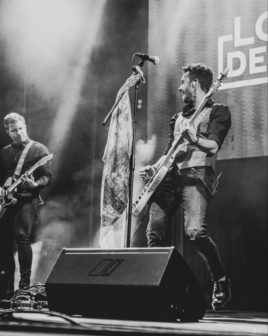 locosdeatar's tweet photo. Instantes en el escenario, ese lugar donde somos inmensamente felices.
#locosdeatar #concierto #alicante #music https://t.co/GddDQ2Fuai