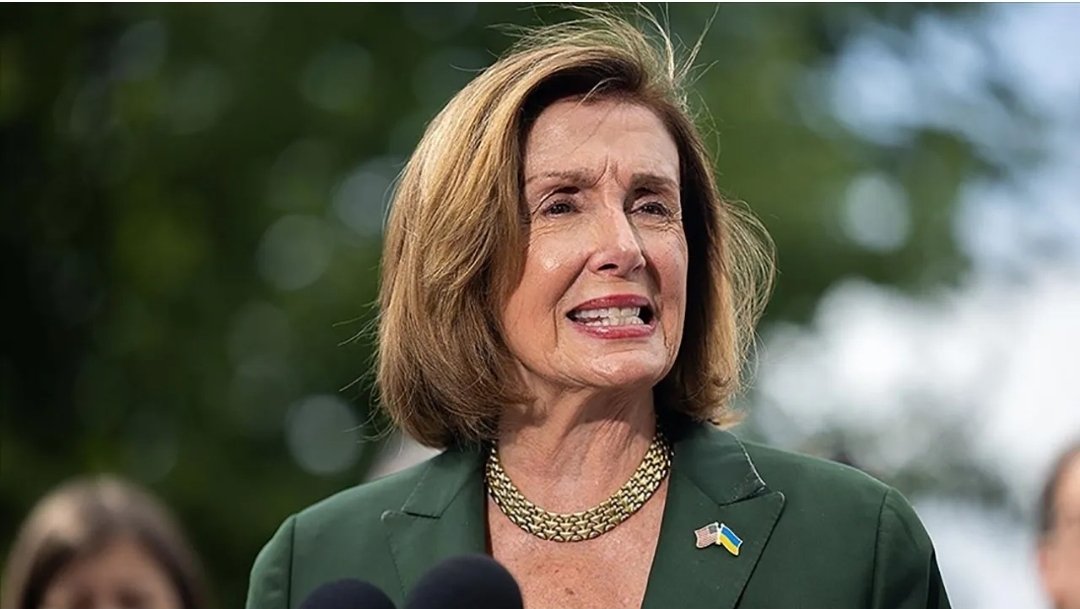 OrhanHasanolu1's tweet photo. Bir yıl önce Pelosi Tayvan'ı ziyaret etmişti. Bölgede ciddi rahatsızlık ve gerilime neden olan açıklamalarda bulunmuştu.  Bu yetmemiş Çin ile ABD'yi karşı karşıya getirmişti. Ardından ABD başka heyetler göndermiş atmosferi ısıtmaya çalışmıştı. Şimdi Pelosi'den yeni kriz... https://t.co/9R1re1dH3I