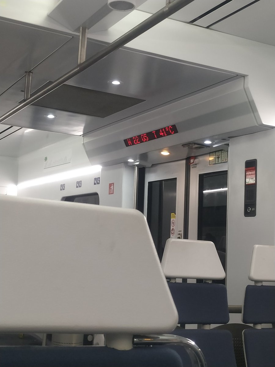 13aidi's tweet photo. @CercaniasMadrid ¿podrían encender el aire acondicionado por favor? Los pasajeros vamos asfixiados; y no digamos durante el día y los vagones a tope... alguna vez a punto de haber desmayos. https://t.co/FpAEodHA9d
