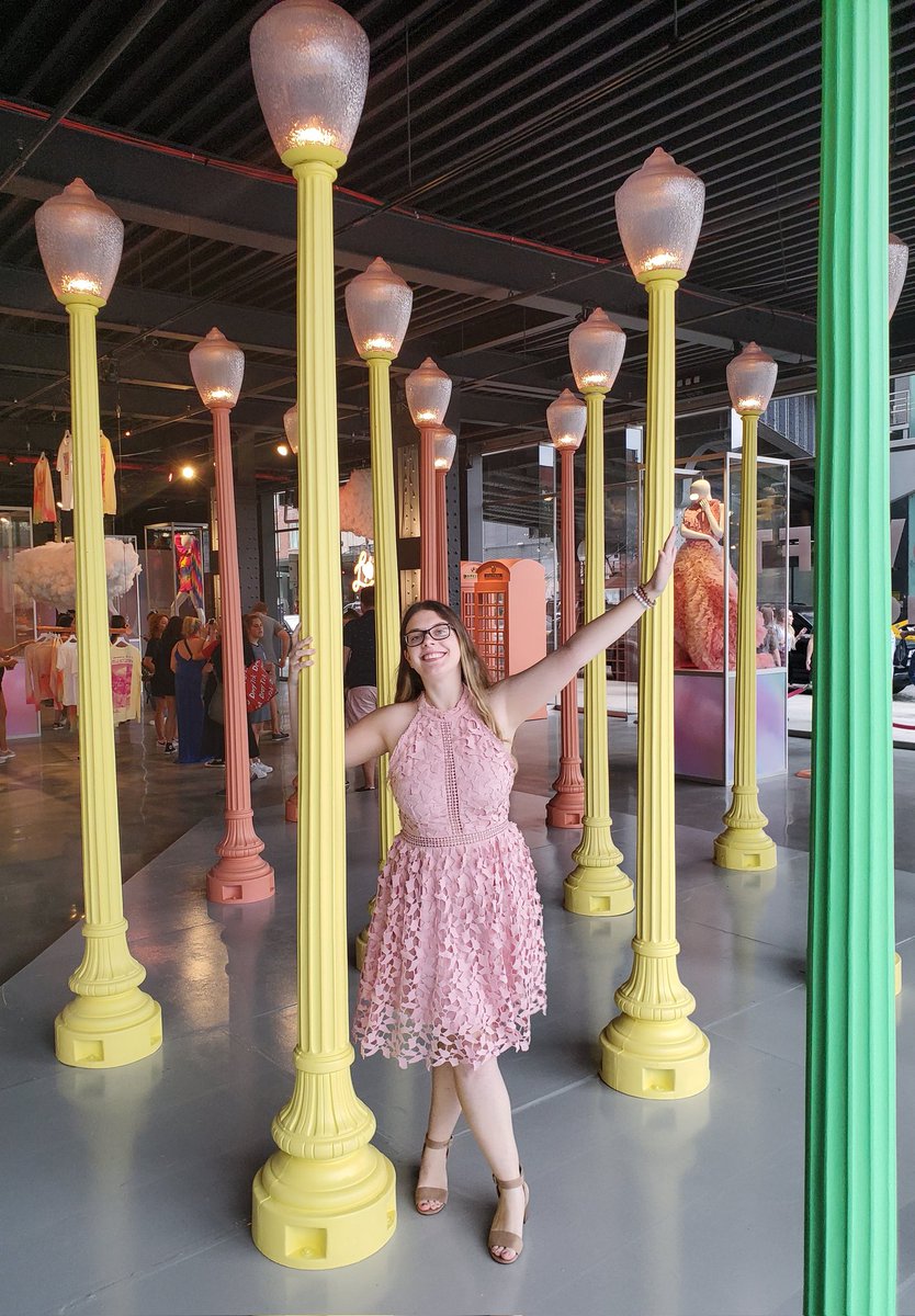 soitgoes_23's tweet image. My favorite era is Lover era 💕 I was living in the US and was able to attend release week and meet some of my friends and Taylor 🥰🥺 #storiesforswift