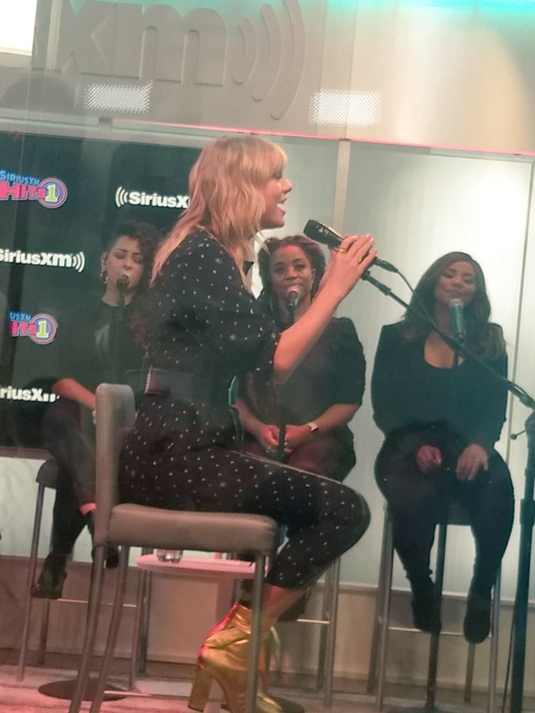 soitgoes_23's tweet image. My favorite era is Lover era 💕 I was living in the US and was able to attend release week and meet some of my friends and Taylor 🥰🥺 #storiesforswift