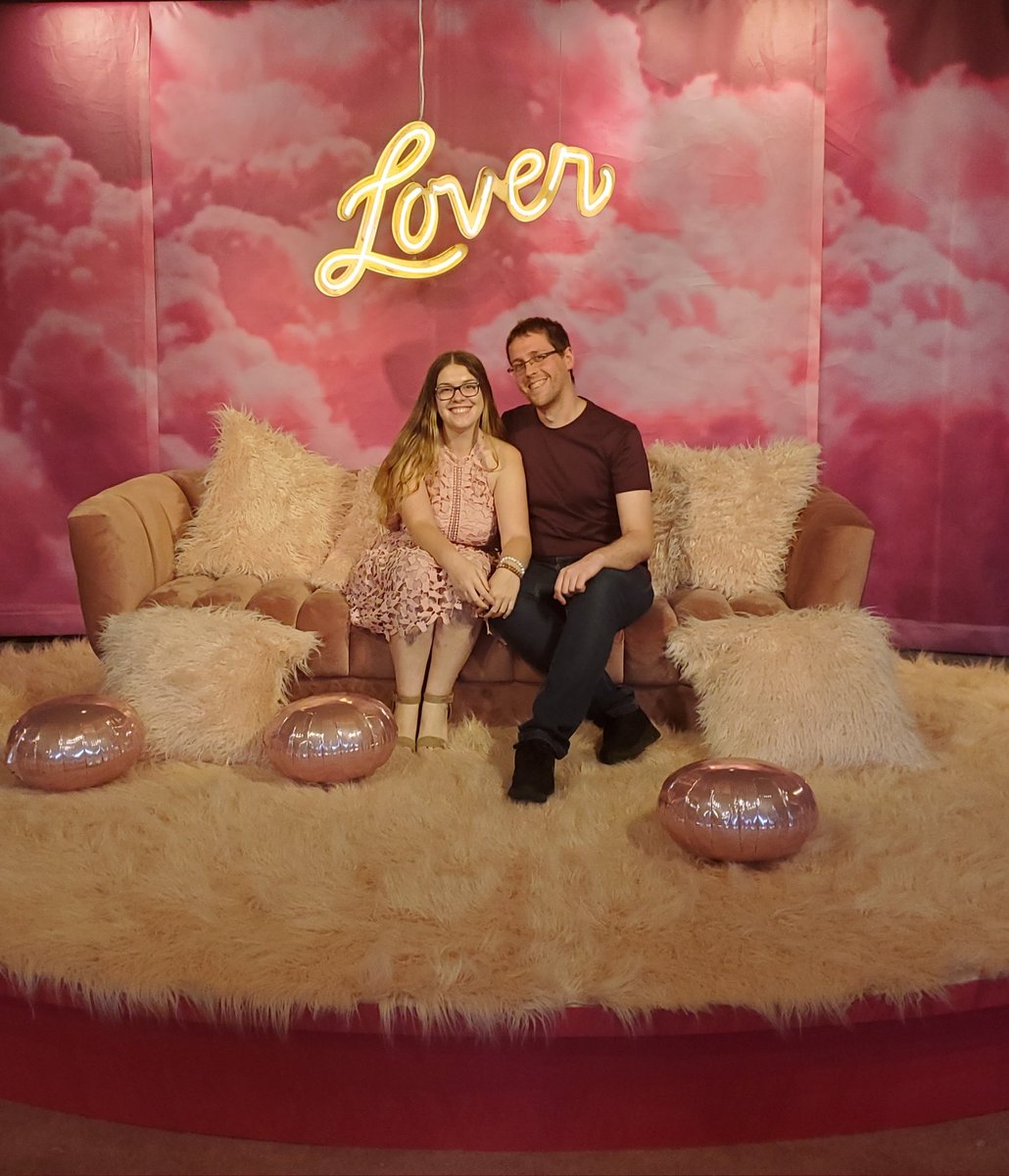 soitgoes_23's tweet image. My favorite era is Lover era 💕 I was living in the US and was able to attend release week and meet some of my friends and Taylor 🥰🥺 #storiesforswift