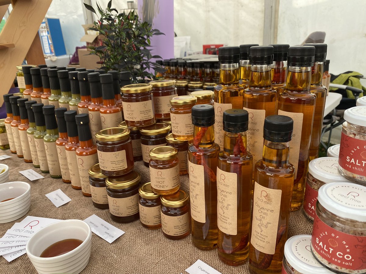 What a weekend! 600 bottles, only 6 left! All the hot sauce, chilli oil, chilli pickle, chilli salt, large chilli honey gone. Fresh chillies gone, big shout out to the teenage TikTok chilli eating challenge we inadvertently started on Douglas Prom with our Reapers 😊