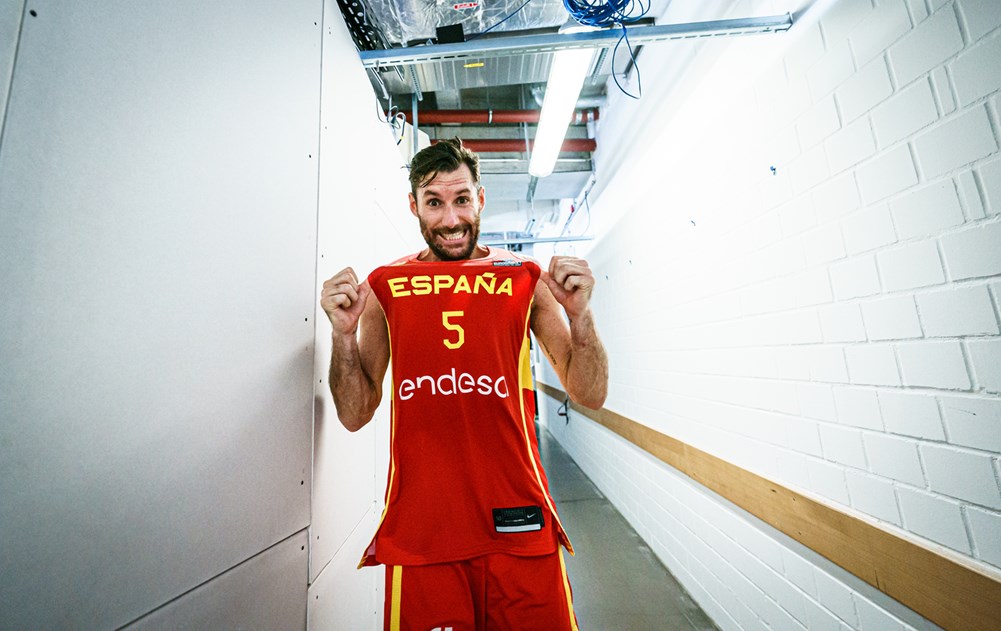 GIGANTESbasket's tweet image. RUDY FERNÁNDEZ 🤯

🏆🏆 Mundial
🏆🏆🏆🏆🥈🥉 Europeos
🥈🥈🥉 Juegos Olímpicos
🏆🏆 Euroligas
🏆🏆🏆🏆🏆🏆 Ligas Endesas
🏆🏆🏆🏆🏆 Copas del Rey
🏆🏆🏆🏆🏆🏆🏆 Supercopas
🏆 Intercontinental
🏆 ULEB Eurocup
🏆 FIBA Eurochallenge

#Eurobasket | @Eurobasket