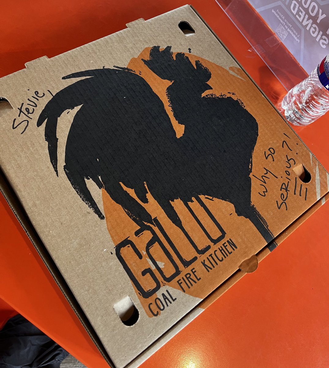 StevieJohnson13's tweet photo. Gallo: βHi Welcome to Gallo.β
Me: May I order a large pie?
Gallo: βSure, Iβll bring it to you soonβ
Me: Thx
β¦ #OnlyInBuffalo - #WhySoSerious π https://t.co/UwsdHE3u6I