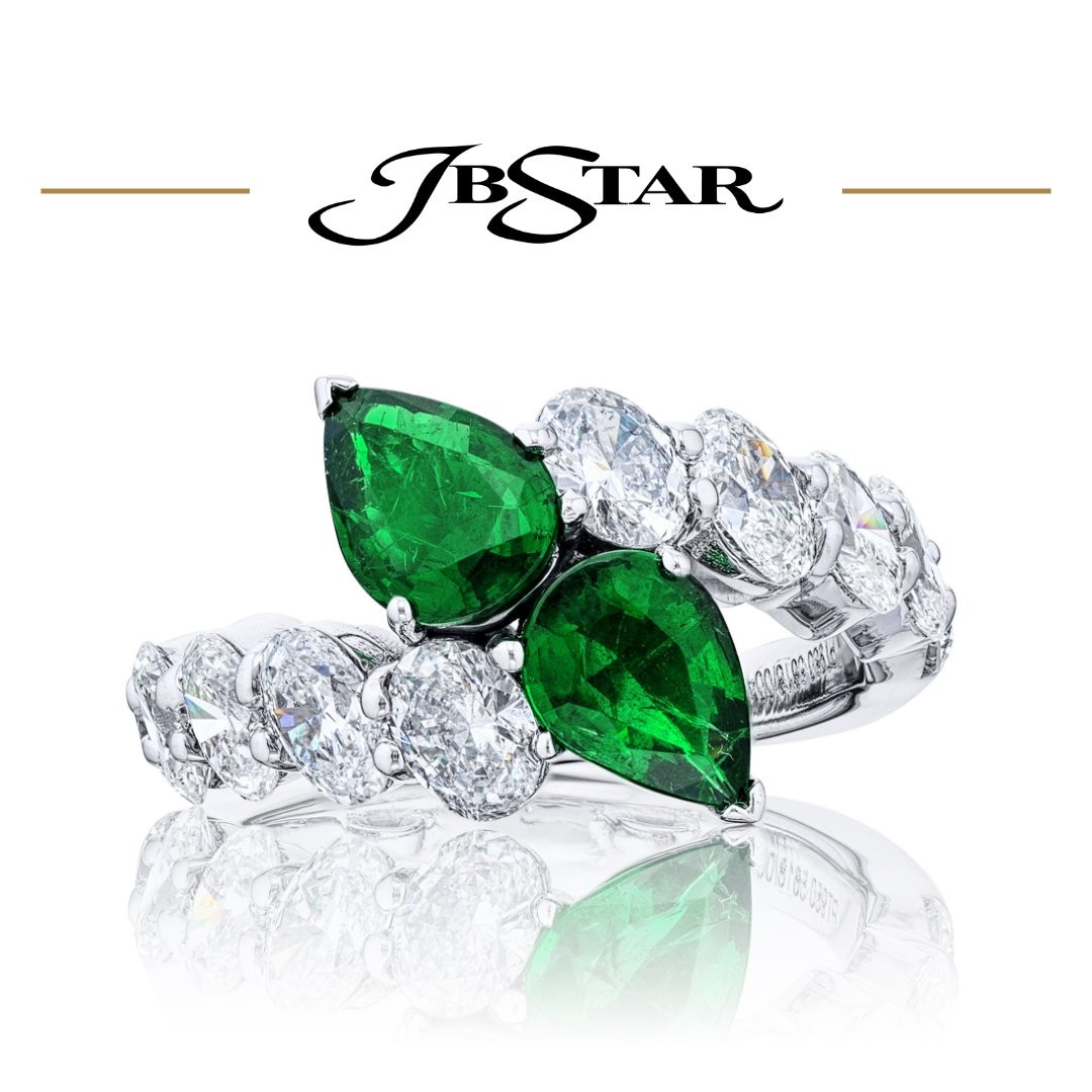 JewelsByStar's tweet photo. As the leaves change, take a bit of the summer with you in this pear-shaped emerald ring! (Style 5618-004)
.
.
.
.
.
.
#emeralds #perfectgifts #luxury #centerstone #royalty #fashion #endlesssummer #shoplocal #gemstones #luckyday #nyc #summerlooks #wowher #brilliant #giftforher https://t.co/q0ohLN996G