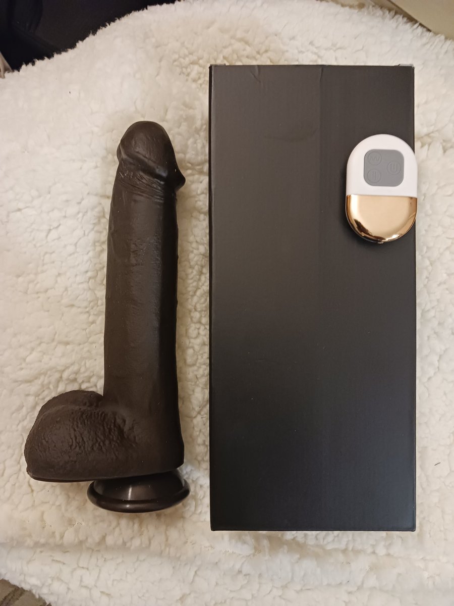 PrincessHayze's tweet photo. Just got a new dick 🤠 can't wait to make some 🔥 content with my new Vibrating THRUSTING dildo! 🤩😍🥰
Thank you @Daniiqueexxx https://t.co/mxinVekHXw