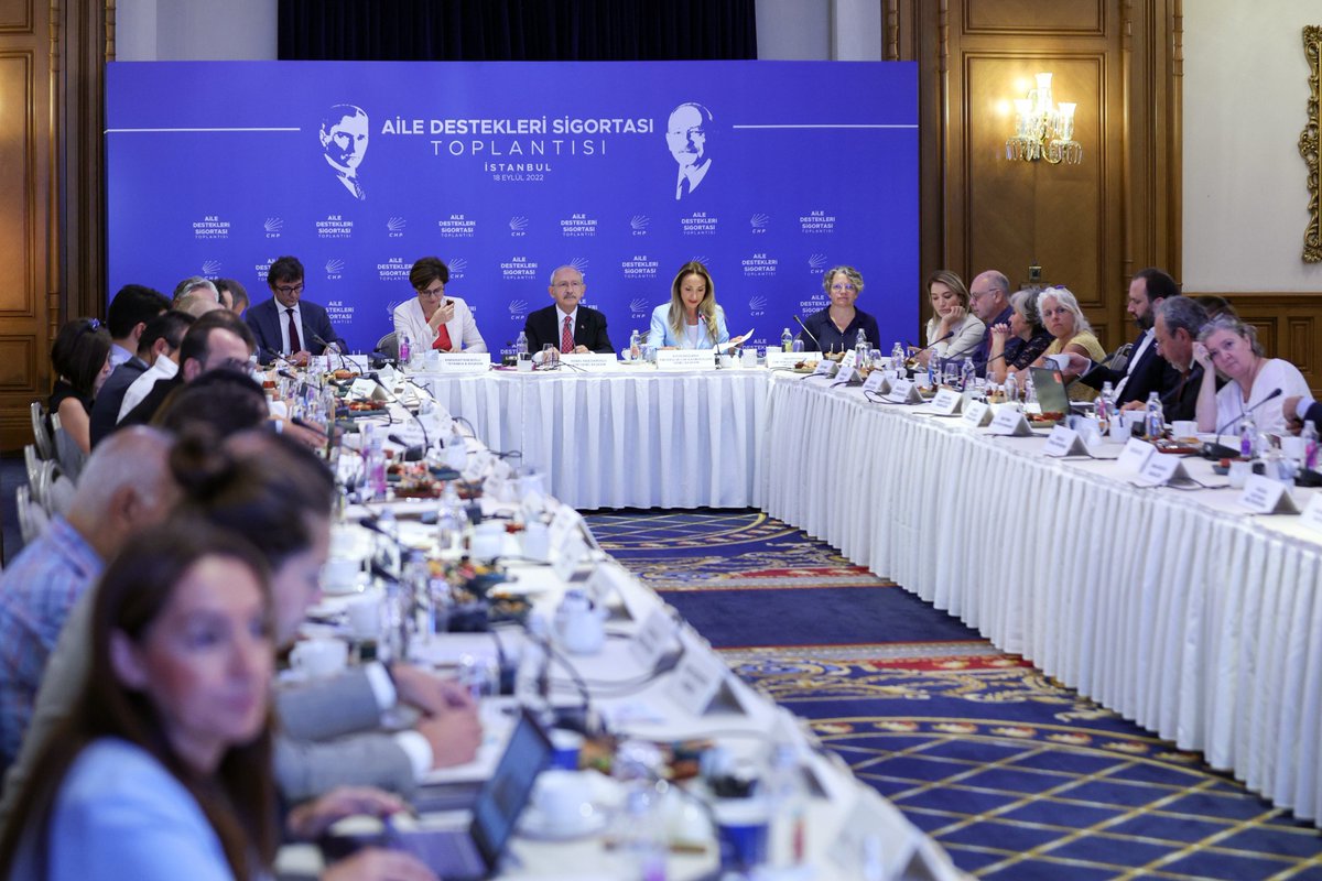 Bugün sayın <a href="/kilicdarogluk/">Kemal Kılıçdaroğlu</a> 'dan #AileDestekleriSigortası'nı dinlerken aklımdan şu geçti, ADS hayata geçtiğinde hiçbir anne "yarın çocuğum okulda 6-7 saat aç oturacak ne koyacağım, defterini, ayakkabısını alamadım" diye düşünmeyecek ve kendisini yalnız hissetmeyecek.