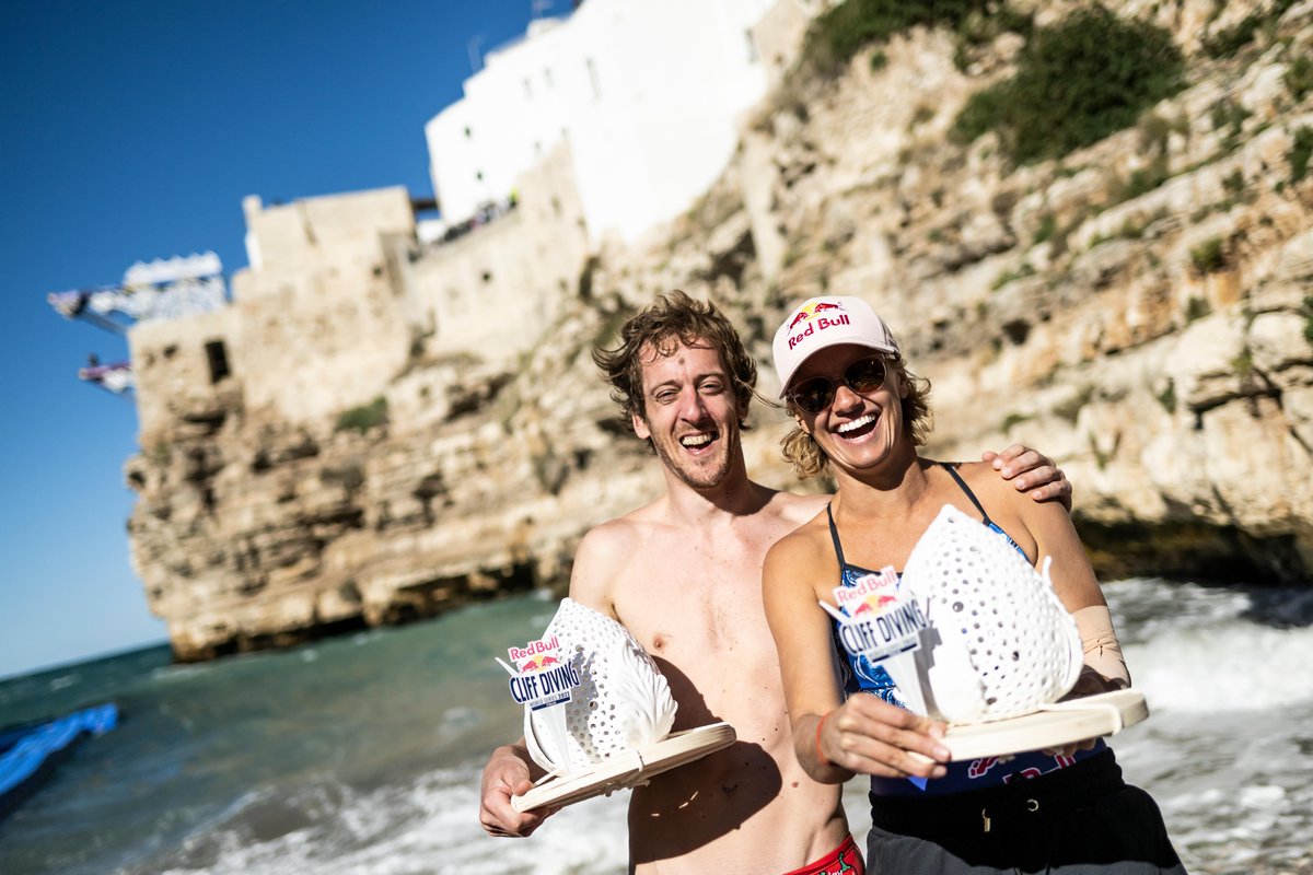 #OnLocation in #Italy as Rhiannan Iffland wins sixth #redbullcliffdiving title and <a href="/garycliffdiver/">Gary Hunt</a> closes on 10th trophy win.gs/3Lqz8FH