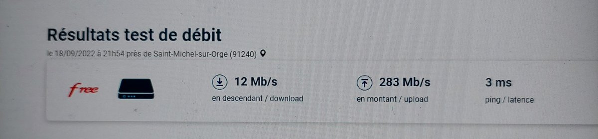Th_Bourdon's tweet photo. Bonjour, 
J'ai régulièrement un soucis de flux descendant (voir photo ci-dessous). Le support freebox ne fait rien depuis 2 ans , sauf de fausses promesses.  
L'un de vous a t il déjà eu ce type de soucis ? @Xavier75 @Freebox #Free https://t.co/mfpAMJ1LKr