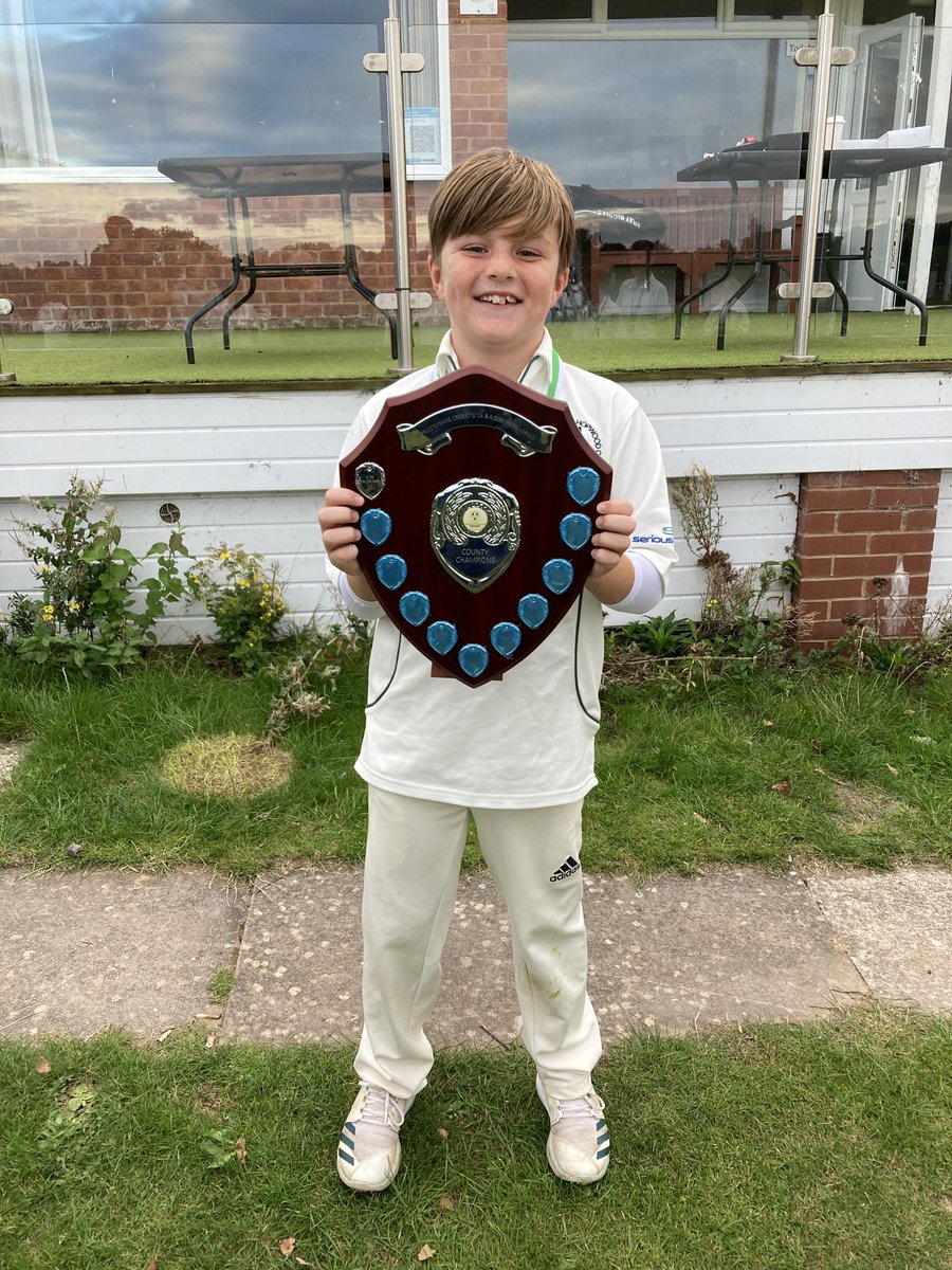 ⁦<a href="/AHCC_Cricket/">Alvechurch & Hopwood</a>⁩ U11 Regional Champions 🏆 …..Proud Dad ❤️