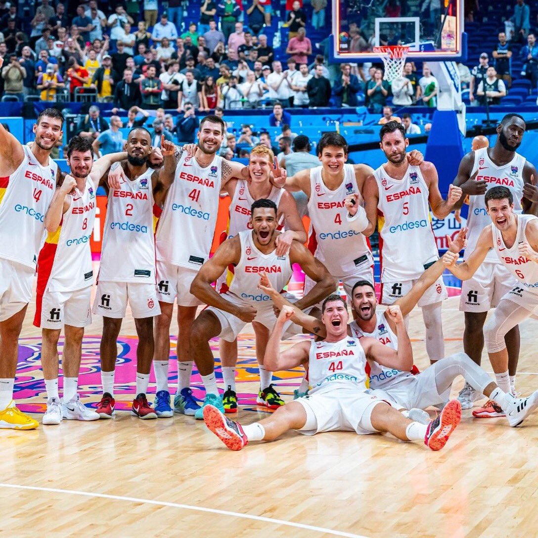 🏀👏 ¡CAMPEONES DE EUROPA! La selección española de baloncesto conquista el Eurobasket tras derrotar a Francia en la final. Los de #Scariolo dominaron durante todo el partido y terminaron por colgarse el oro al ganar por 88-76. #baloncesto🏀 #españa