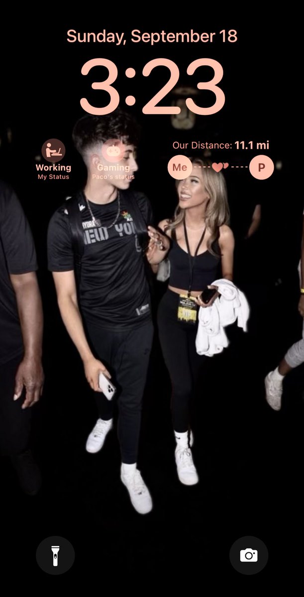 YenSauce's tweet photo. 100% the coolest feature ive found from the new iOS update...you can add people and set a "status" that pops up on both of your lock screens in real time 🥹 too cute https://t.co/OV8pkdnLdY