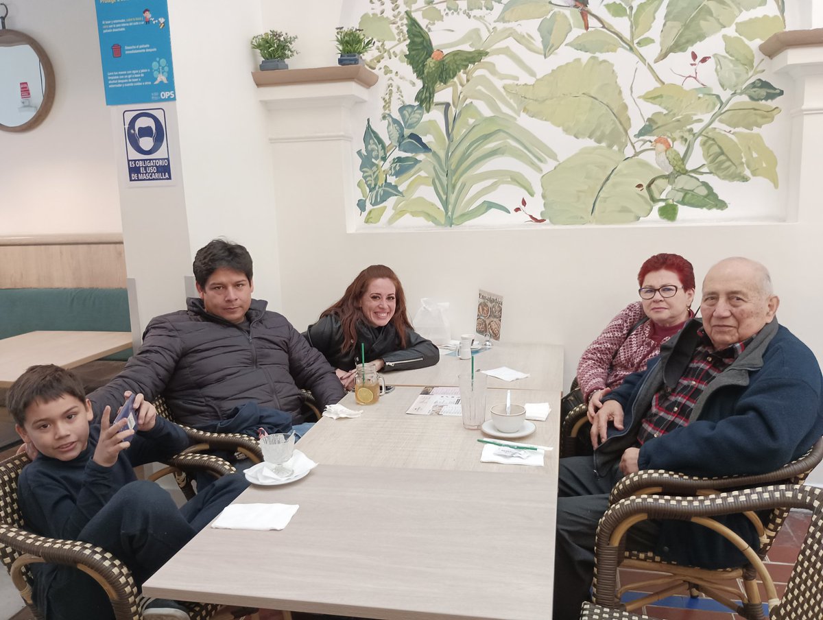Angela_H_'s tweet photo. Postrecito en familia!!! https://t.co/zoJ86vXlxF