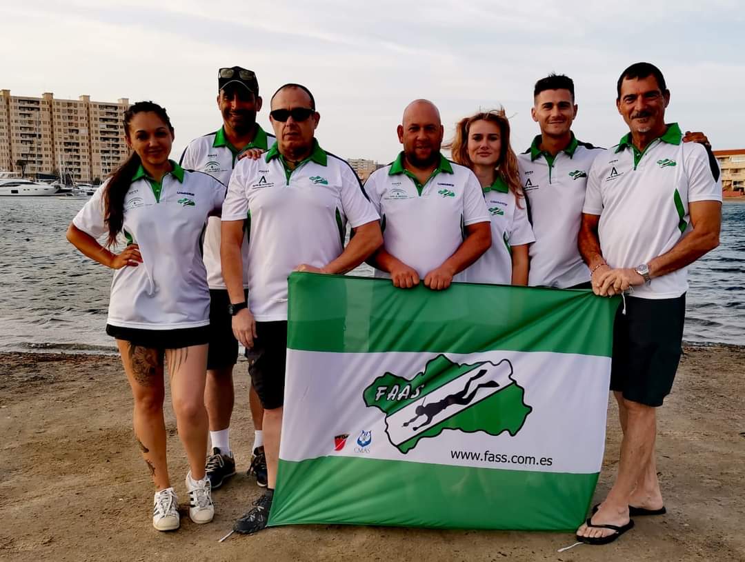 FSubacuaticas's tweet photo. Equipos Andaluces de #Videosub y #Fotosub q nos respresentarán en los  #CampeonatosDeEspaña de #VideoSubmarino y #FotografiaSubmarina del 21 al 25 en #CaboDePalos #Murcia 
¡A x todas Campeon@s! 
#JuegosDelAgua #FAAS #FEDAS #Andaluces #AndaluciaElLugarDelDeporte @DeporteAND 💚🤍💚 https://t.co/7neni6YgeP